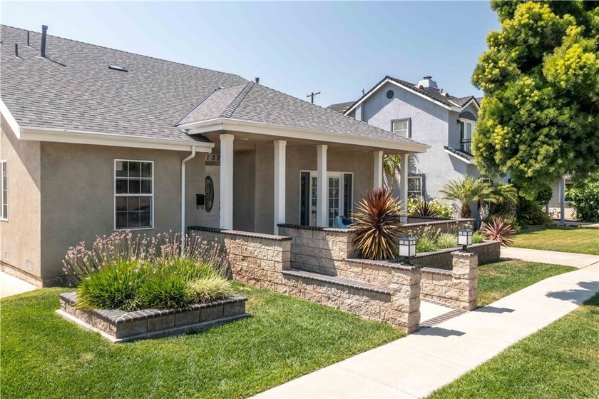 Beautiful 3- bedroom, 3-bathroom home located in the highly - Beach Home for sale in Long Beach, California on Beachhouse.com