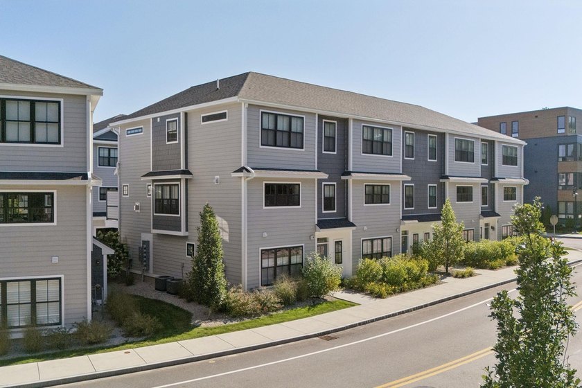 Welcome to 50 Cate Street #4 This pristine end unit neighbors - Beach Apartment for sale in Portsmouth, New Hampshire on Beachhouse.com