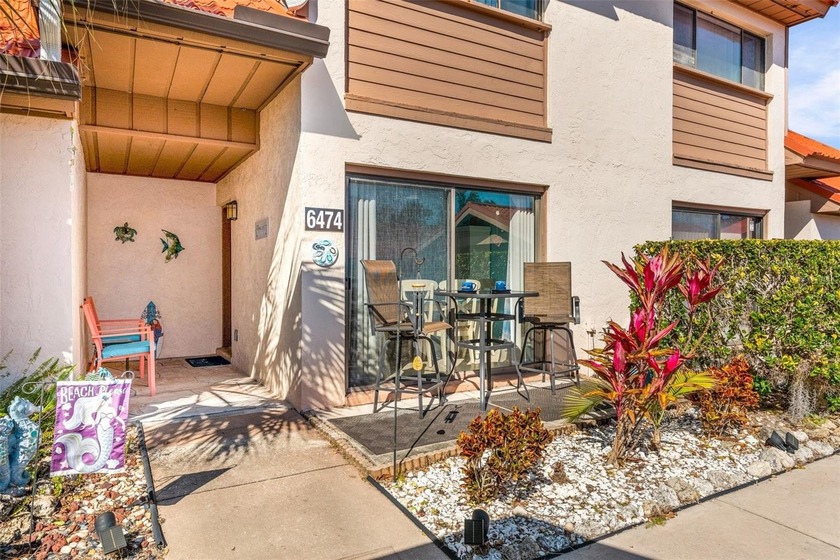 Welcome home to this move-in-ready townhouse offering over 1,400 - Beach Townhome/Townhouse for sale in Sarasota, Florida on Beachhouse.com