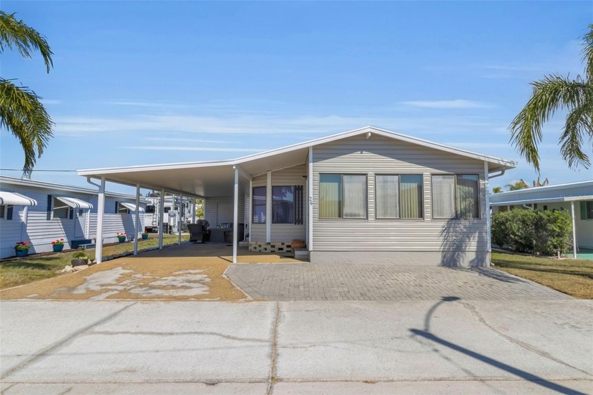 This 1990 manufactured home has been meticulously maintained - Beach Home for sale in Bradenton, Florida on Beachhouse.com