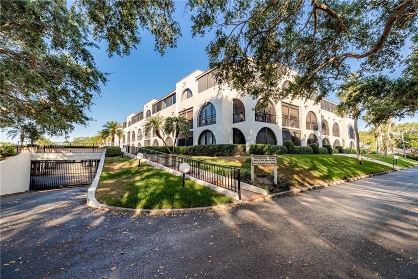 Beautiful and lightly lived in 2BR condo in Robles Del Mar - Beach Home for sale in Indian River Shores, Florida on Beachhouse.com