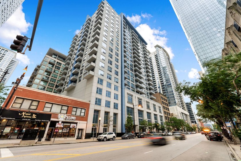 Welcome to this beautifully renovated 2 bed, 2 bath condo in the - Beach Condo for sale in Chicago, Illinois on Beachhouse.com