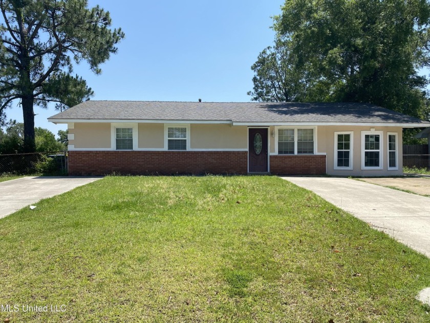 If you're looking for a starter home this will be a perfect one - Beach Home for sale in Ocean Springs, Mississippi on Beachhouse.com