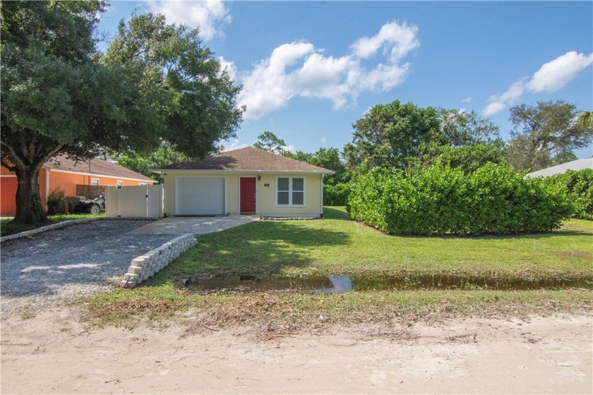 Tucked away in a peaceful neighborhood, this charming home opens - Beach Home for sale in Vero Beach, Florida on Beachhouse.com