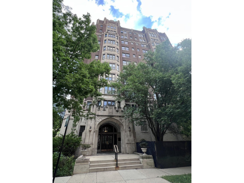 Step into refined elegance in this sixth floor residence located - Beach Home for sale in Chicago, Illinois on Beachhouse.com