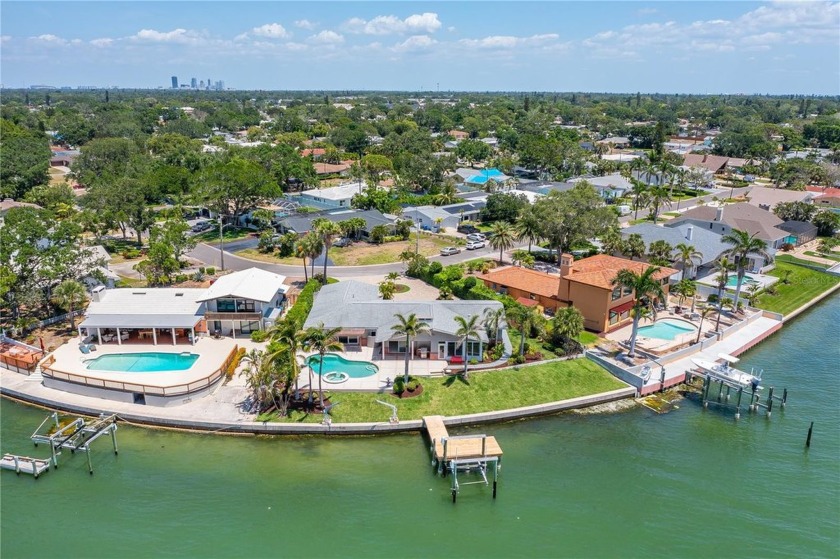 One or more photo(s) has been virtually staged. This is more - Beach Home for sale in St. Petersburg, Florida on Beachhouse.com