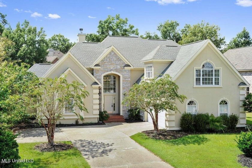 Charming family home in Bent Oaks. Features high ceilings and an - Beach Home for sale in Biloxi, Mississippi on Beachhouse.com