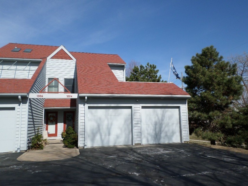 Meticulously maintained Lake Erie Bay view condo living at its - Beach Condo for sale in Erie, Pennsylvania on Beachhouse.com