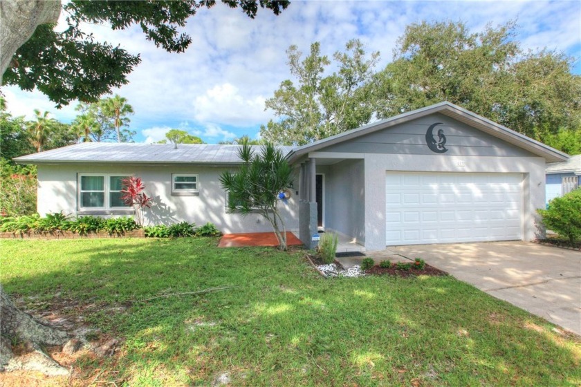 Move-in ready 3/2 CBS home with 2-car garage in sought-after - Beach Home for sale in Vero Beach, Florida on Beachhouse.com