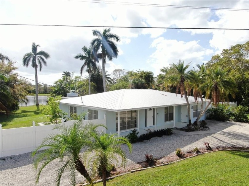 Great location in Naples! The house is on a large corner lot and - Beach Home for sale in Naples, Florida on Beachhouse.com