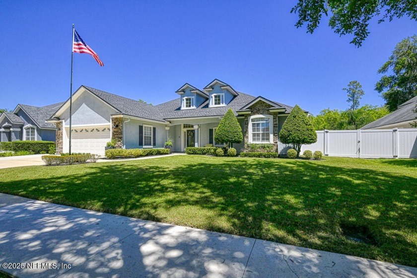 Gorgeous pool home in a small neighborhood with Oak lined - Beach Home for sale in Fleming Island, Florida on Beachhouse.com