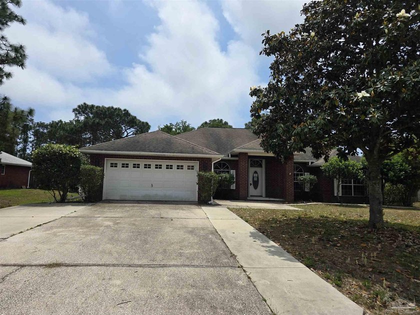 Five bedroom, three full bath home on nearly one half acre in - Beach Home for sale in Navarre, Florida on Beachhouse.com