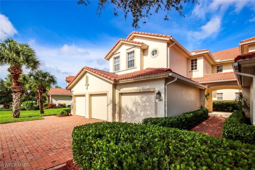 Check out this spacious condo in CROWN COLONY with a very - Beach Condo for sale in Fort Myers, Florida on Beachhouse.com