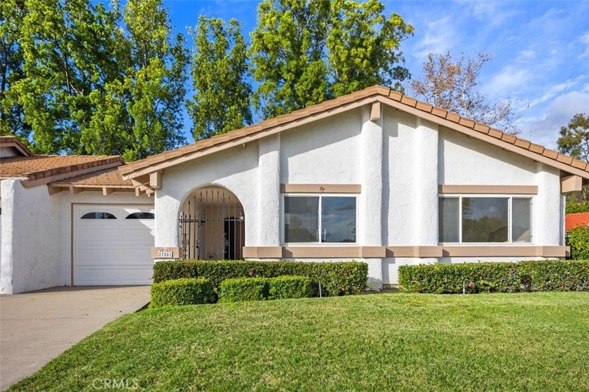 Charming single-level home located in the highly desirable 55+ - Beach Home for sale in Mission Viejo, California on Beachhouse.com