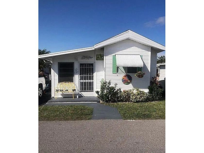 A snowbird's paradise! Well maintained park model on a - Beach Home for sale in Punta Gorda, Florida on Beachhouse.com