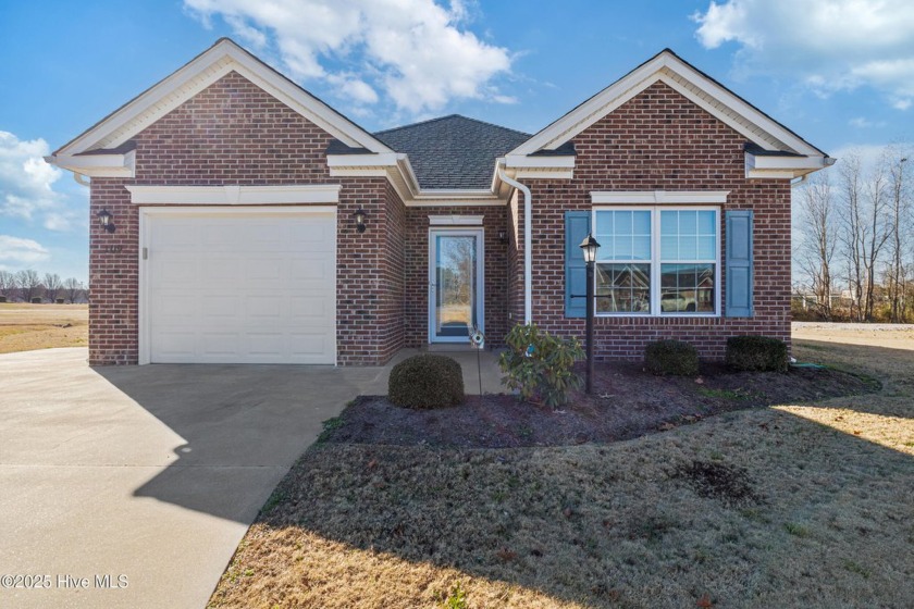 This charming 2 bedroom, 2 bathroom home is located in the - Beach Home for sale in Elizabeth City, North Carolina on Beachhouse.com