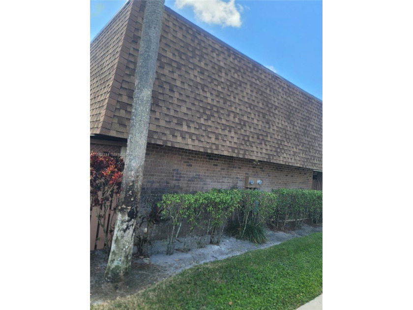 Easy to show! Motivated sellers. Fee simple townhouse in - Beach Townhome/Townhouse for sale in Tamarac, Florida on Beachhouse.com