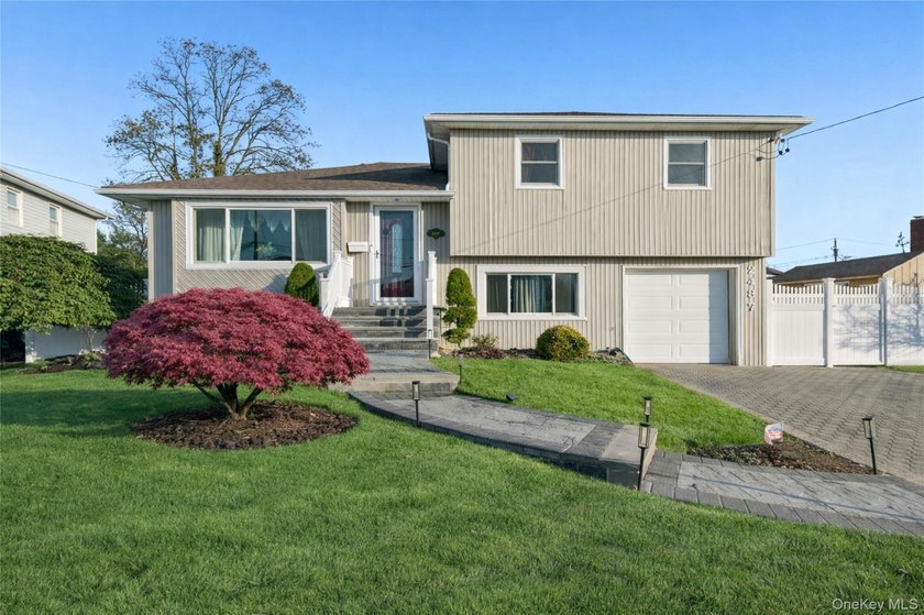 Welcome to your own little piece of paradise! This gorgeous home - Beach Home for sale in Seaford, New York on Beachhouse.com