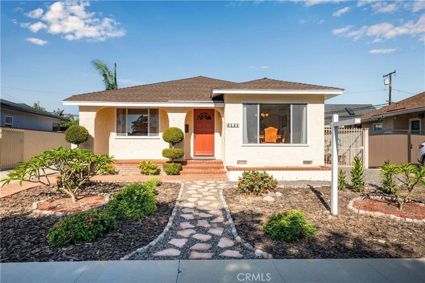 This charming South of Conant home featuring a nice flowing - Beach Home for sale in Long Beach, California on Beachhouse.com