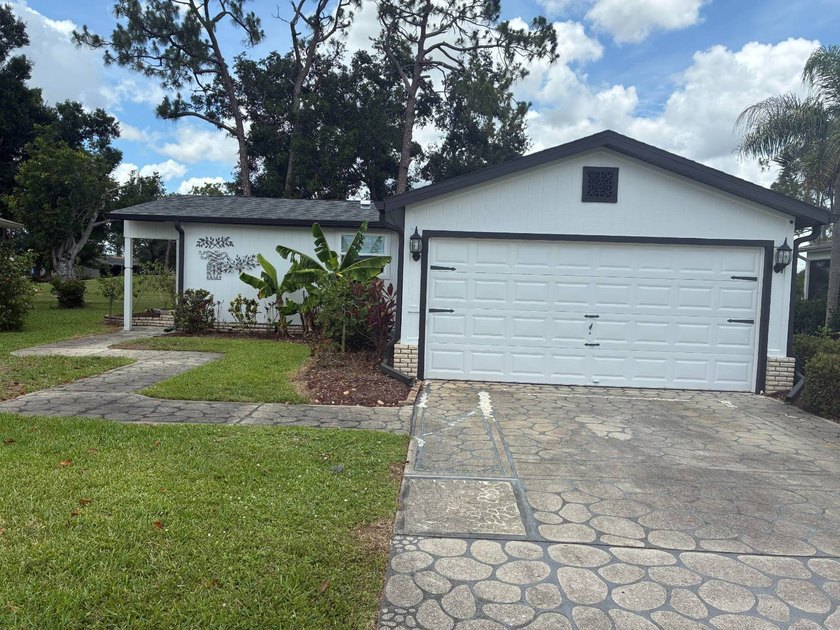 (In a 55 and over community)  Lovely unfurnished 2 bedrooms and - Beach Home for sale in North Fort Myers, Florida on Beachhouse.com