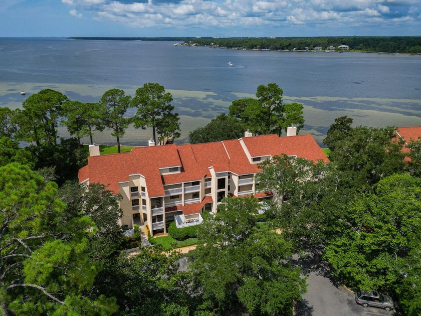 Meticulously maintained by the original owner-used only 2-3 - Beach Condo for sale in Niceville, Florida on Beachhouse.com