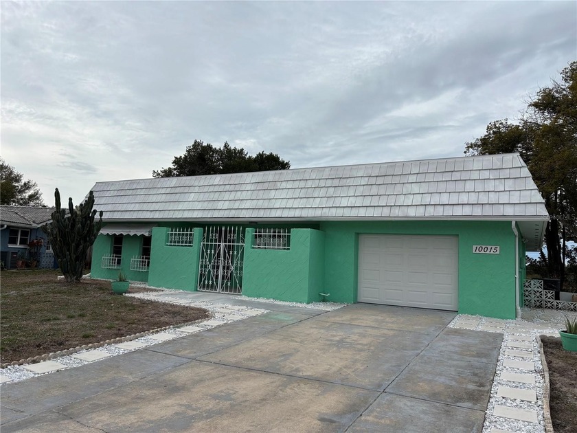 STUNNING POOL HOME!  THIS HOME HAS BEEN COMPLETELY UPDATED - Beach Home for sale in Port Richey, Florida on Beachhouse.com