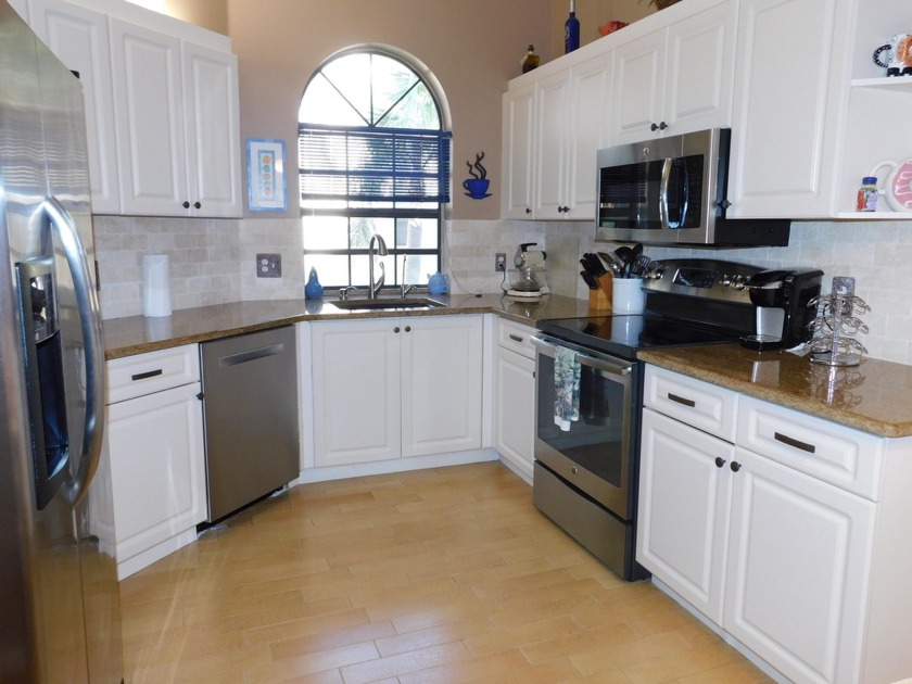 MOTIVATED SELLERS!  UPDATED KITCHEN! UPDATED MASTER BATHROOM! - Beach Condo for sale in Boynton Beach, Florida on Beachhouse.com