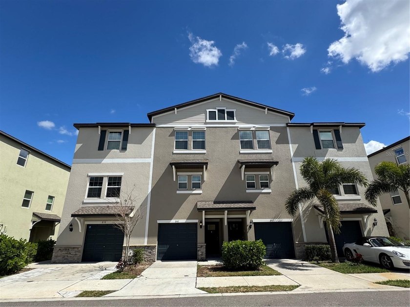 OUTSTANDING TOWNHOME, MINUTES FROM DOWNTOWN WITH 2+CAR GARAGE - Beach Townhome/Townhouse for sale in Tampa, Florida on Beachhouse.com