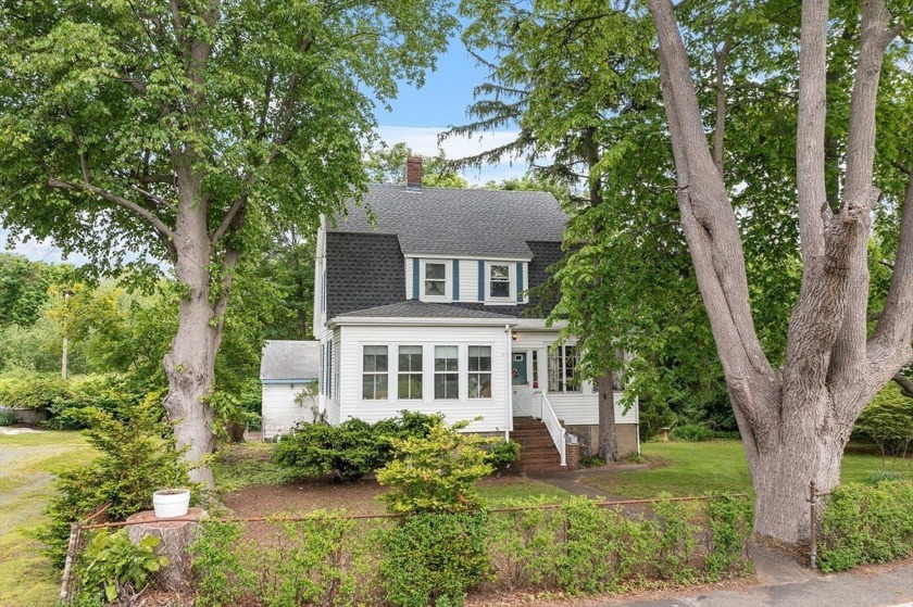 Attention Investors & Homeowners Ready to Put in the Work! - Beach Home for sale in Nahant, Massachusetts on Beachhouse.com