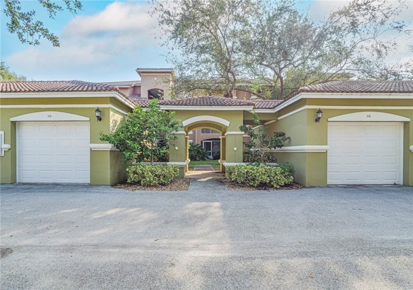 Charming First-Floor Condo! This beautifully appointed 3/2 condo - Beach Home for sale in Vero Beach, Florida on Beachhouse.com