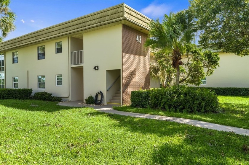 Light & bright 2BR/2BA condo near McKee Botanical Gardens - Beach Home for sale in Vero Beach, Florida on Beachhouse.com