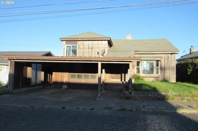 Why not live where you love to vacation? Take a good look at - Beach Home for sale in Gold Beach, Oregon on Beachhouse.com