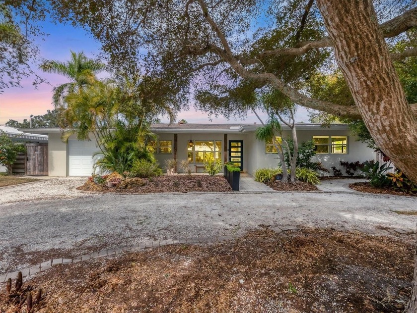 Beautifully updated South Gate home ideally located just 10 - Beach Home for sale in Sarasota, Florida on Beachhouse.com