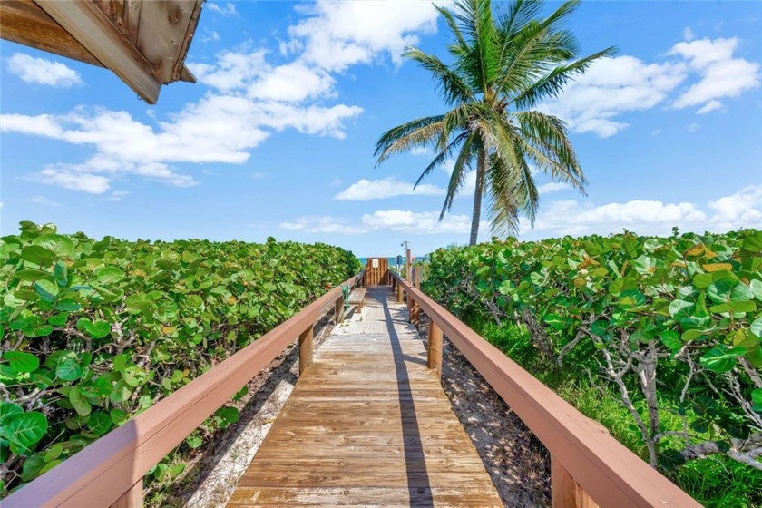 Stunning condo in Sea Palms of Hutchinson Island! Enjoy lifetime - Beach Home for sale in Hutchinson Island, Florida on Beachhouse.com