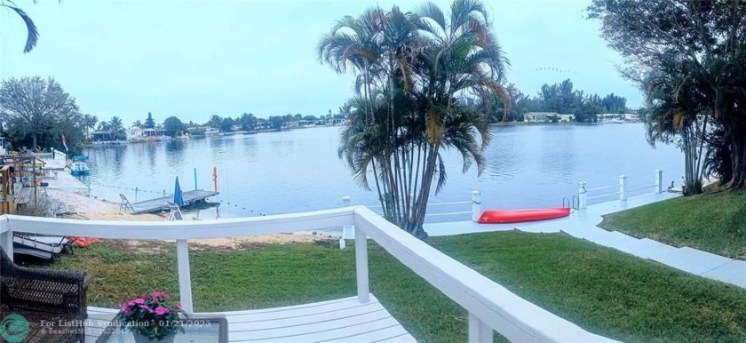 Direct waterfront manufactured home (2005) offering panoramic - Beach Home for sale in Fort Lauderdale, Florida on Beachhouse.com