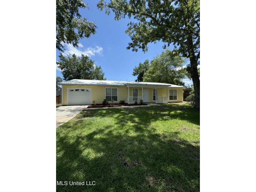 Charming 3 bedroom Home in the Heart of Long Beach!Nestled in - Beach Home for sale in Long Beach, Mississippi on Beachhouse.com