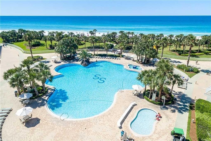 This beautiful first level condo is your ticket to the fabulous - Beach Condo for sale in Destin, Florida on Beachhouse.com