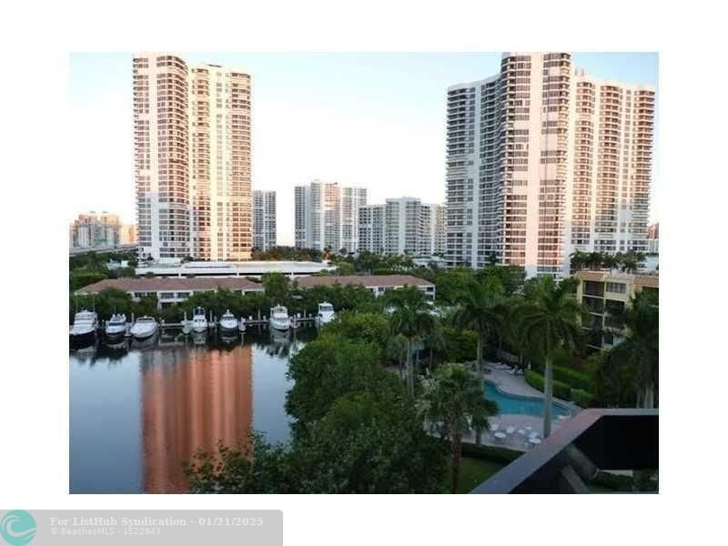 Wow. Beautiful 2 bedroom 2 bathroom condo in Mystic Tower - Beach Condo for sale in Aventura, Florida on Beachhouse.com