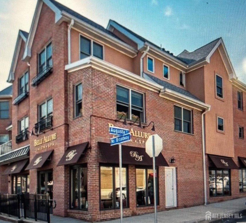 Excellent opportunity to own an end unit townhome in the heart - Beach Home for sale in South Amboy, New Jersey on Beachhouse.com