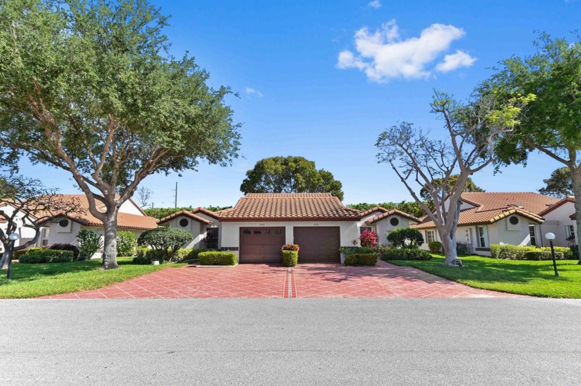 Enjoy every day in this villa located in the desirable - Beach Home for sale in Delray Beach, Florida on Beachhouse.com