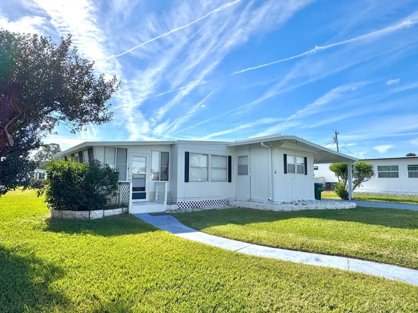2/2 located in Colonial Colony South 55+ Community  updated - Beach Home for sale in Daytona Beach, Florida on Beachhouse.com