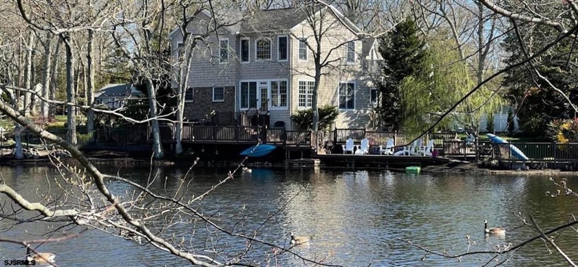 Rare Opportunity to live Lakefront AND in Linwood on a culdesac! - Beach Home for sale in Linwood, New Jersey on Beachhouse.com