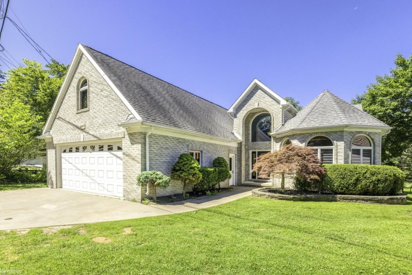 Custom Built-by owner. 4 bedrooms, 4 baths, Master Suite on main - Beach Home for sale in Port Huron, Michigan on Beachhouse.com