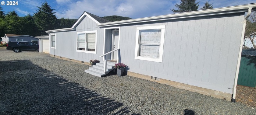 Welcome to this updated home in popular Lake Lytle.  Newer - Beach Home for sale in Rockaway Beach, Oregon on Beachhouse.com