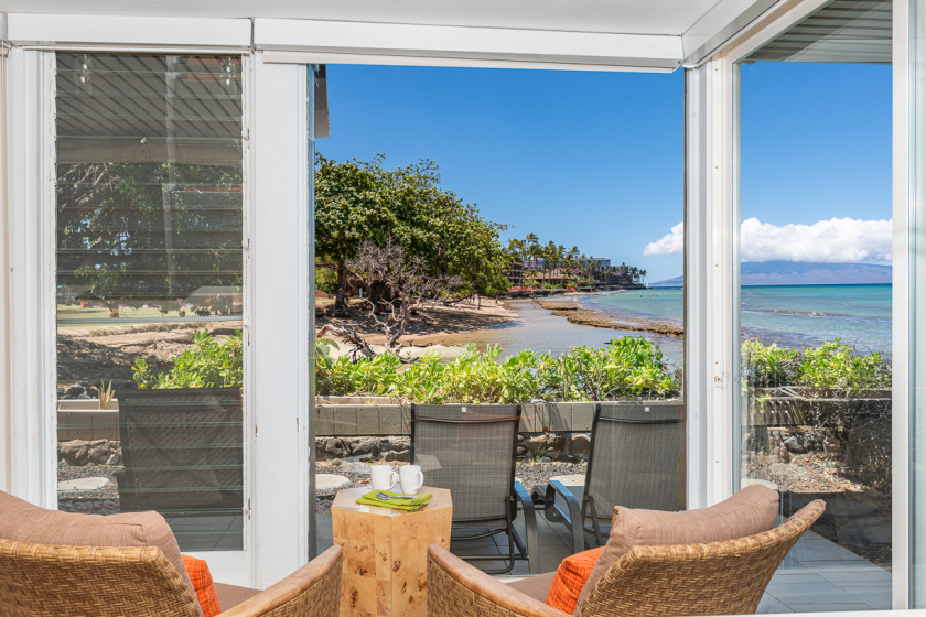 Gorgeous Ground floor Corner! 2 Bed! Open to - Beach Vacation Rentals in Lahaina, Hawaii on Beachhouse.com