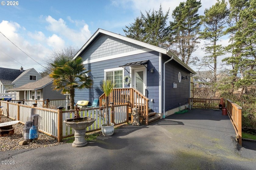 Welcome to this gorgeous, one-owner custom home built by - Beach Home for sale in Lincoln City, Oregon on Beachhouse.com
