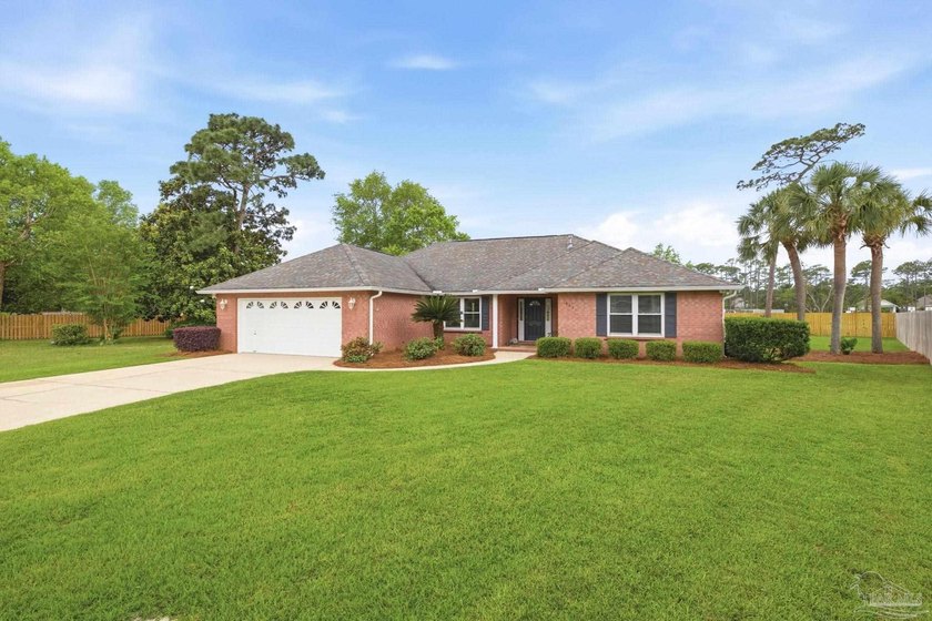Tucked away on an oversized cul-de-sac lot in one of Navarre's - Beach Home for sale in Navarre, Florida on Beachhouse.com