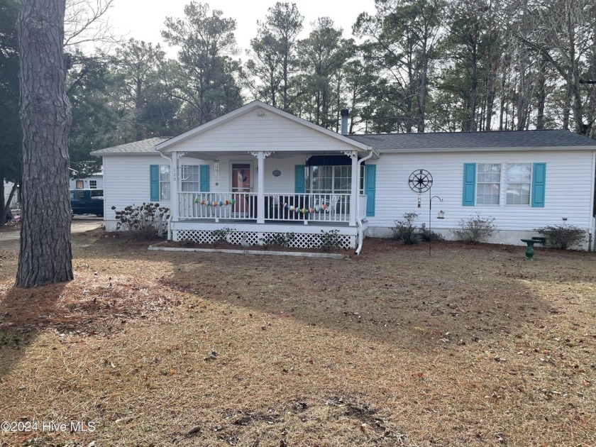 Spacious 3 bedroom, 2 bath, home with a huge two car garage - Beach Home for sale in Newport, North Carolina on Beachhouse.com