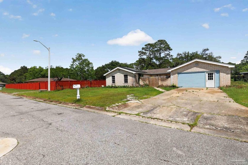 Investor special in established Southwest Pensacola! This 1,776 - Beach Home for sale in Pensacola, Florida on Beachhouse.com