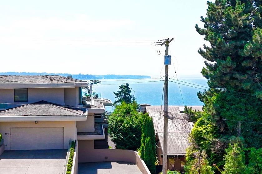 Stunning Ocean View Condo at Sea Vista! Perched on White Rock's - Beach Condo for sale in White Rock, BC on Beachhouse.com